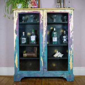 Armario Boho pintado a mano Gabinete de pantalla de colores | Etsy