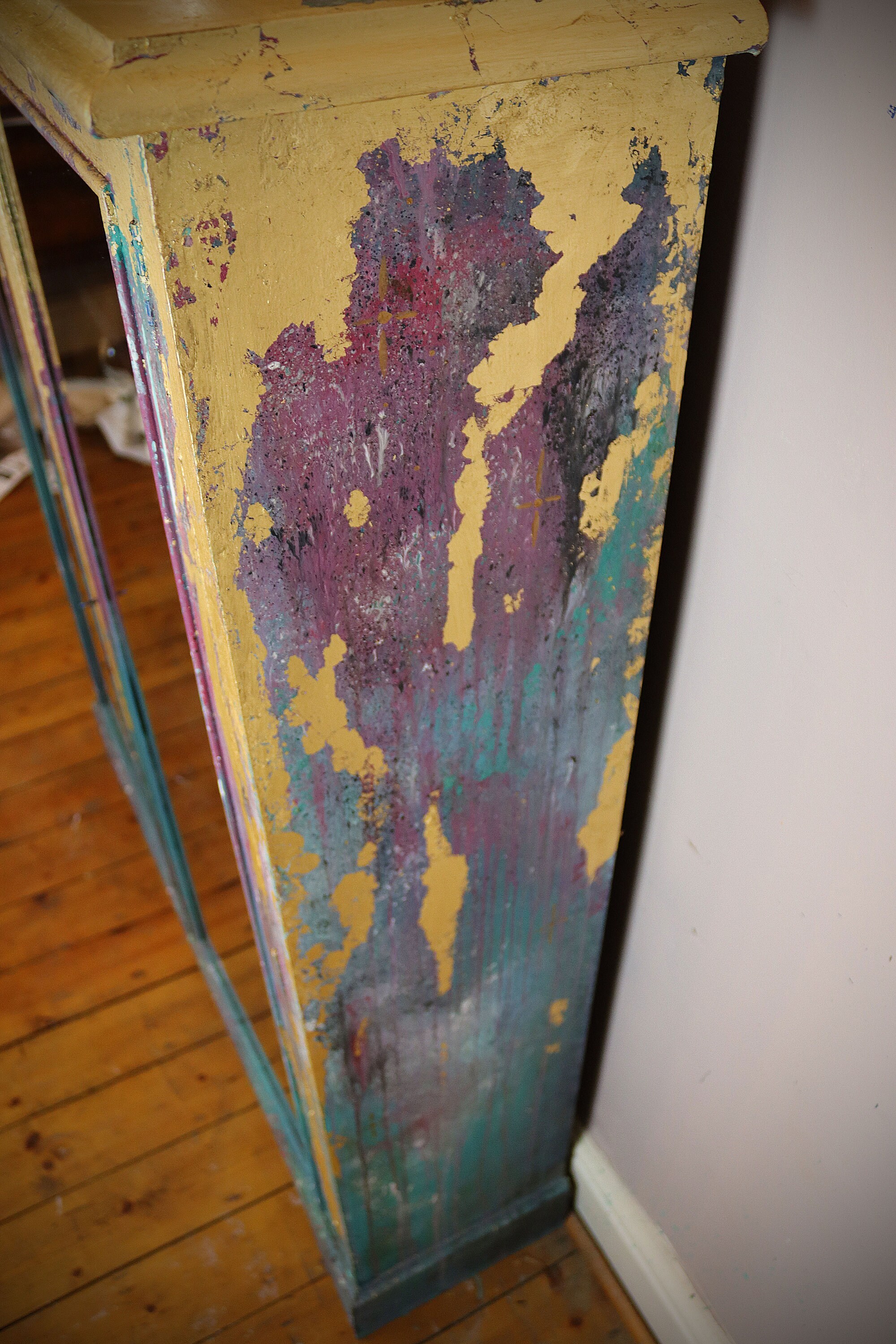 Armario Boho pintado a mano Gabinete de pantalla de colores | Etsy