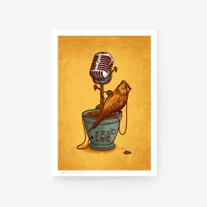 Op de afbeelding: Een gele vogel zit op een vintage microfoon die uit een groene pot groeit. De microfoon heeft een bruin en wit ontwerp en de pot heeft een knop met het woord "volume" en een reeks nummers.