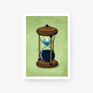 Puede incluir: Un reloj de arena de madera con una escena azul y blanca en el bulbo superior y una escena negra y blanca en el bulbo inferior.
