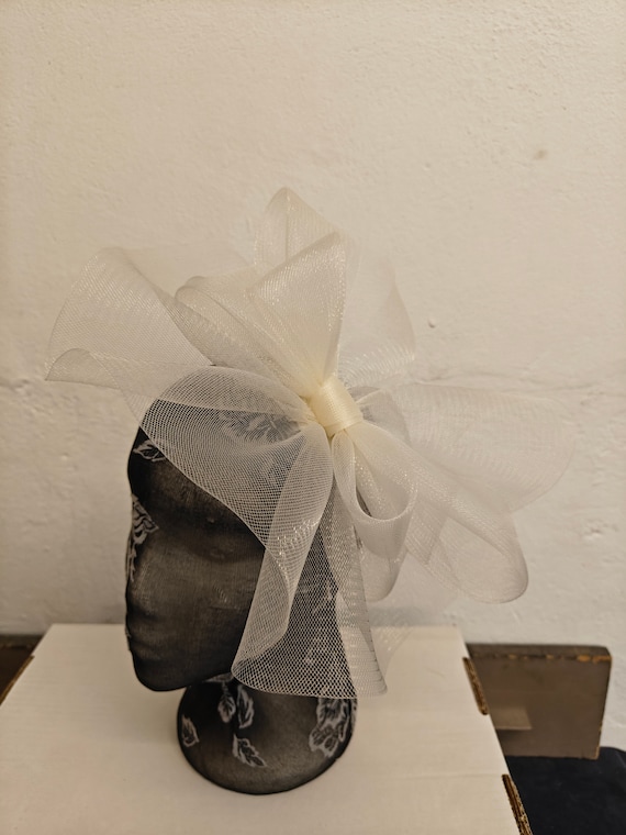 ivory crin fascinator millinery burlesque headband wedding hat hair piece