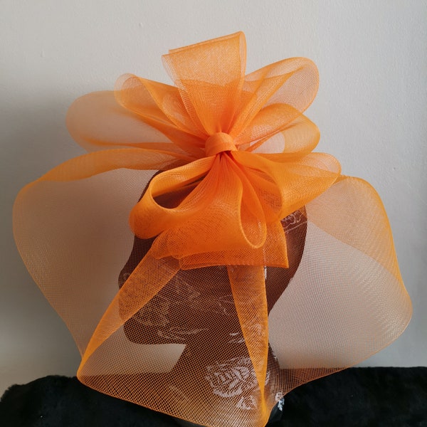 plume orange fascinateur chapellerie burlesque bandeau chapeau de mariage morceau de cheveux