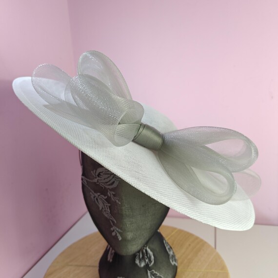 white light grey large fascinator millinery burlesque wedding hat headband party race cosplay handmade Kentucky Derby Royal Ascot