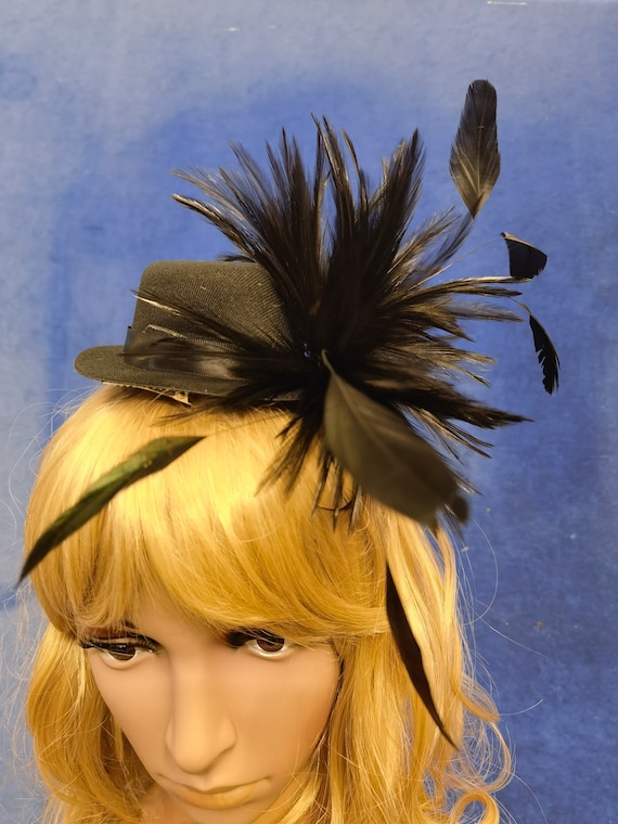black feather black mini top hat fascinator millinery burlesque hair clip hen party bridal ascot race fancy dress British