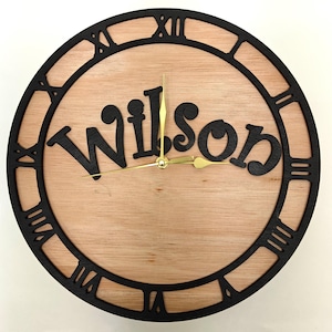 Reloj de pared personalizado de madera cortado con láser, grabado en negro, con nombre, palabra, letra, mensaje, regalo de cumpleaños, aniversario de bodas