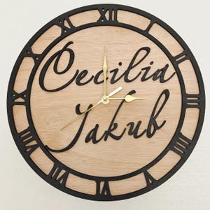 Reloj de pared personalizado de madera cortado con láser, grabado en negro, con nombre, palabra, letra, mensaje, regalo de cumpleaños, aniversario de bodas
