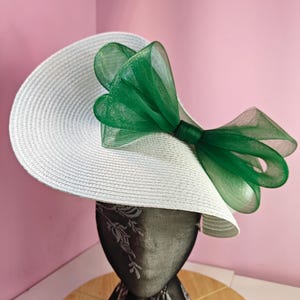 weiß grüne Fascinator Schleife Stirnband Fascinator Hut Stirnband Hochzeit Brauthut Royal Ascot Accessoire