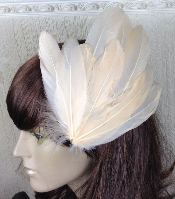 handmade ivory cream feather fascinator millinery burlesque hair clip hen party wedding bridal ascot race fancy dress British