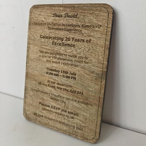 Maßgeschneiderte personalisierte echte harte massive Kampferholz Laser Gravur Plakette Karte Hochzeitseinladung Valentinstag Jahrestag Weihnachtsgeschenk