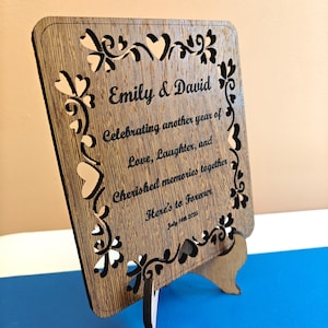 gepersonaliseerde echt hard massief hout lasergravure plaquette kaart wengé padauk chinaberry kamfer multiplex grijs zwart wit goud letters woorden