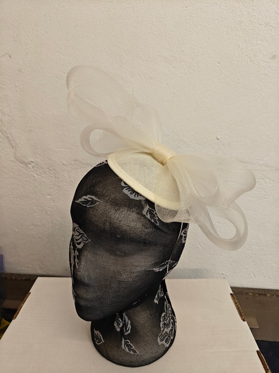 ivory crin fascinator millinery burlesque headband wedding hat hair piece