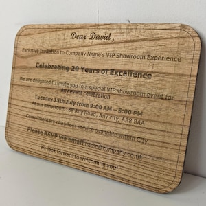 Op maat gemaakte gepersonaliseerde echt harde massief chinaberry hout lasergravure plaque kaart huwelijksuitnodiging valentijn verjaardag kerstcadeau