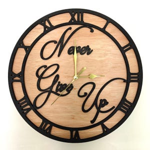 Reloj de pared personalizado de madera cortado con láser, grabado en negro, con nombre, palabra, letra, mensaje, regalo de cumpleaños, aniversario de bodas