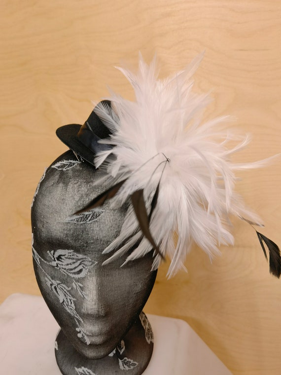 white black feather black mini top hat fascinator millinery burlesque hair clip hen party bridal ascot race fancy dress British