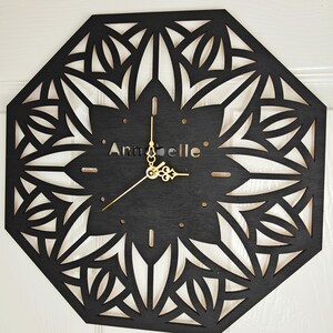 Reloj de pared personalizado de madera negra cortado con láser con patrón de mandala, nombre, palabra, letra, mensaje, regalo de cumpleaños y boda