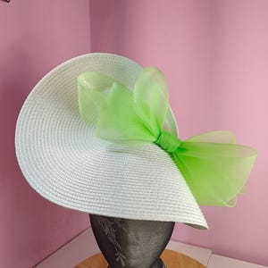 weiß grüne Fascinator Schleife Stirnband Fascinator Hut Stirnband Hochzeit Brauthut Royal Ascot Accessoire