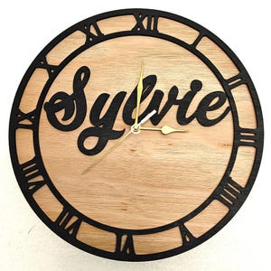 Reloj de pared personalizado de madera cortado con láser, grabado en negro, con nombre, palabra, letra, mensaje, regalo de cumpleaños, aniversario de bodas