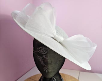 white large fascinator millinery burlesque wedding hat headband party race cosplay handmade Kentucky Derby Royal Ascot
