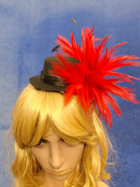 Red black feather black mini top hat fascinator millinery burlesque hair clip hen party bridal ascot race fancy dress British