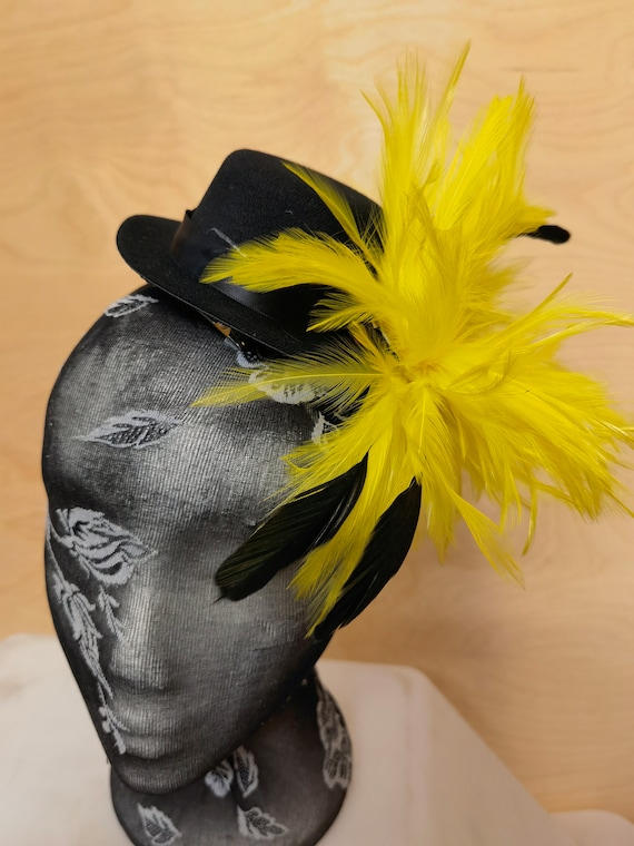 Yellow black feather black mini top hat fascinator millinery burlesque hair clip hen party bridal ascot race fancy dress British