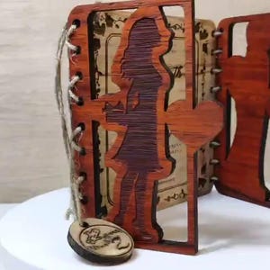Maßgeschneiderte personalisierte echte Hartholzplakette Karte Liebe Herz Hochzeitseinladung Valentinstag Jahrestag Geschenk präsentieren festes Wenge Padauk