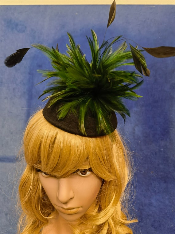 Green black feather black pill box hat fascinator millinery burlesque hair clip hen party bridal ascot race fancy dress British