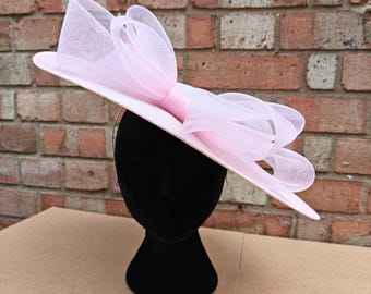 jasnoróżowy, duży kapelusz, kapelusz burleskowy, ślubny, opaska na głowę, impreza, wyścig, cosplay, ręcznie robiony, Kentucky Derby, Royal Ascot