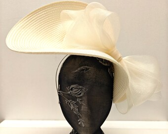 Grande fascinator di paglia nero, cappello da modista