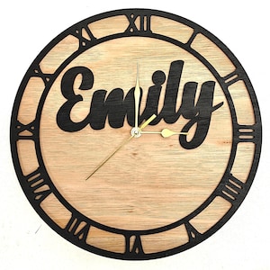 Reloj de pared personalizado de madera cortado con láser, grabado en negro, con nombre, palabra, letra, mensaje, regalo de cumpleaños, aniversario de bodas