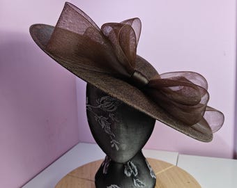 grande fascinator marrone cioccolato fondente modisteria burlesque cappello da sposa fascia per capelli festa gara cosplay fatto a mano Kentucky Derby Royal Ascot