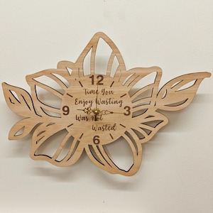 Reloj de pared personalizado hecho a medida, de madera cortada con láser, grabado con flores, nombre, palabra, letra, mensaje, regalo de cumpleaños, aniversario de bodas