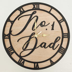 Reloj de pared personalizado de madera cortado con láser, grabado en negro, con nombre, palabra, letra, mensaje, regalo de cumpleaños, aniversario de bodas
