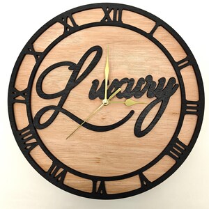 Reloj de pared personalizado de madera cortado con láser, grabado en negro, con nombre, palabra, letra, mensaje, regalo de cumpleaños, aniversario de bodas