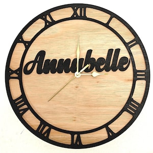 Reloj de pared personalizado de madera cortado con láser, grabado en negro, con nombre, palabra, letra, mensaje, regalo de cumpleaños, aniversario de bodas