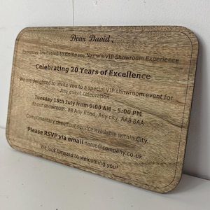Placa de madera de alcanfor maciza auténtica hecha a medida con grabado láser, tarjeta de invitación de boda, regalo de San Valentín, aniversario y Navidad
