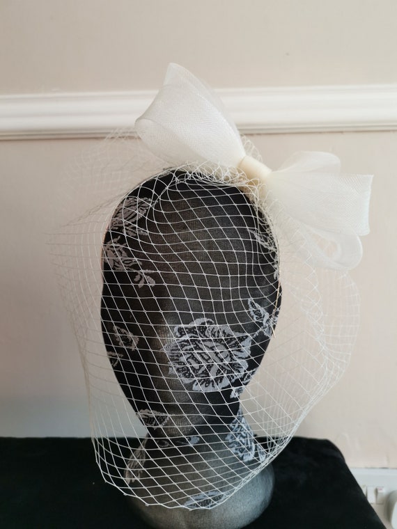 ivory off white veil veiling crin fascinator millinery burlesque headband wedding hat hair piece