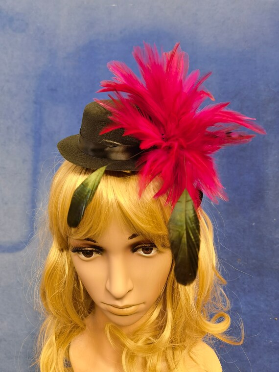 Pink black feather black mini top hat fascinator millinery burlesque hair clip hen party bridal ascot race fancy dress British