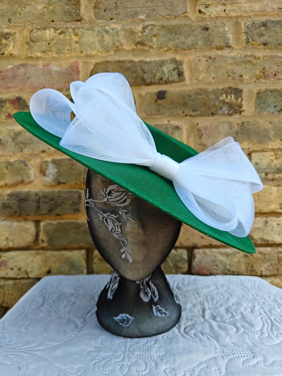 green white large fascinator millinery burlesque wedding hat headband party race cosplay handmade Kentucky Derby Royal Ascot