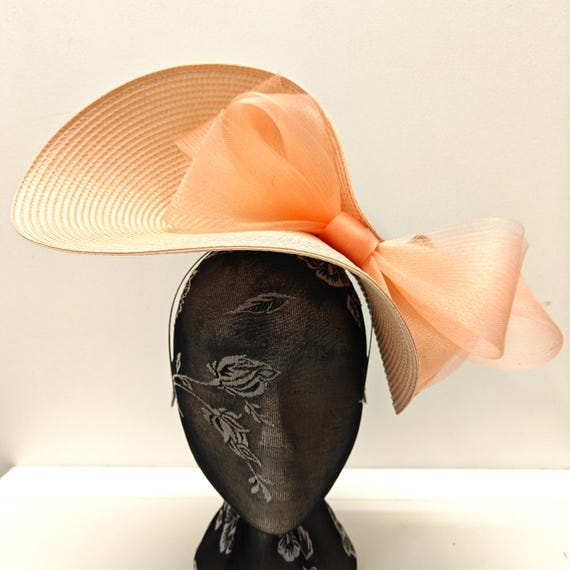 nude peach salmon pink large straw crinoline bow fascinator millinery burlesque wedding hat on headband ascot party race cosplay