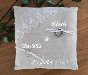 Oreiller Porte-alliances De Mariage - Coussin Satin Avec Nœud Papillon Et Strass - Rouge, Blanc, Bleu, Violet - 20x20 Cm