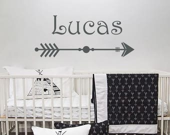Gepersonaliseerde pijl jongensnaam muursticker vinyl sticker jongensnaam pijl tribal muurtattoo trendy avontuur kinderkamer muursticker S30