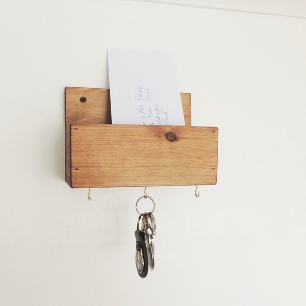 Rustic Wooden Wall Shelf: Entryway Key Holder & Caddy