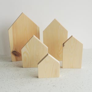 Hausförmige Rohlinge aus Holz für die weihnachtliche Dekoration