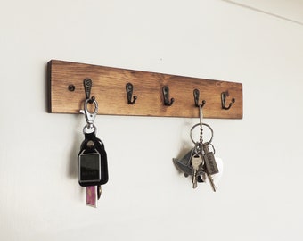 wooden key holder, entryway hanger, hall tidy, rustic hall decor, wood hook display, hall hook, key storage, wall hooks, wooden wall hook
