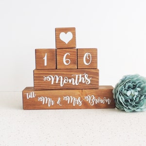 Hochzeits-Countdown, personalisiertes Geschenk, hölzerner Countdown, Verlobungsgeschenk, Braut, Tage bis zur Hochzeit, Tochter Verlobung, Verlobten Geschenk