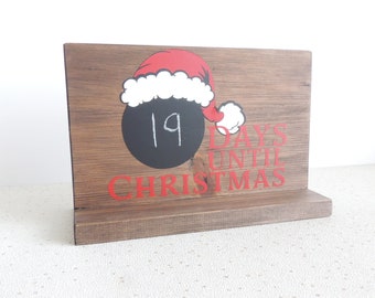 Rustic Christmas Countdown: Wooden Advent Calendar with Chalkboard