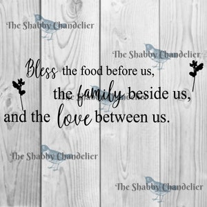 bendecir la comida delante de nosotros la familia a nuestro lado y el amor entre nosotros