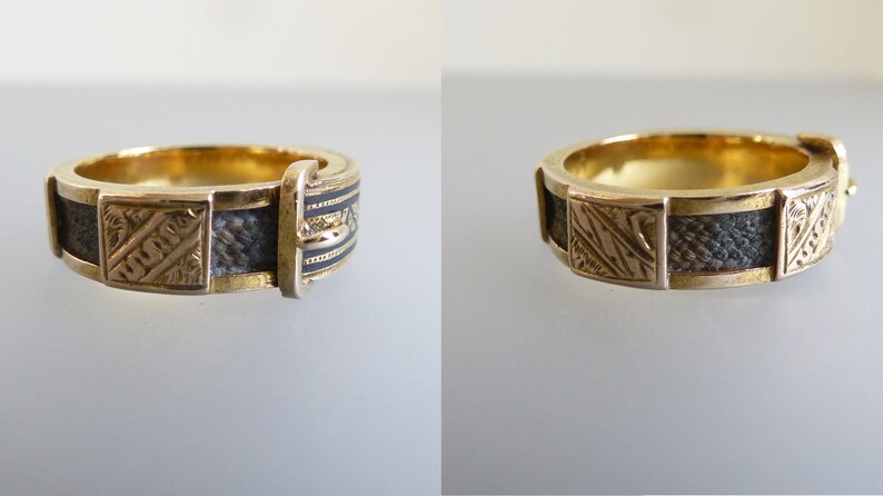 Puede incluir: Un anillo dorado dise&ntilde;ado para parecer un cintur&oacute;n, con un detalle de hebilla, paneles met&aacute;licos texturizados y secciones incrustadas oscuras de aspecto tejido. El anillo tiene un interior pulido y un exterior estructurado con grabados.