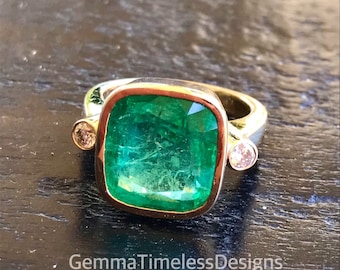 Natural Untreated 9.03ct Green Emerald and Diamonds Ring 18K Gold