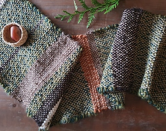 Tovaglia d'altare 'Woodland'. Filata e tessuta a mano.